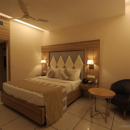 Rang Lords Inn Bharuch Экстерьер фото