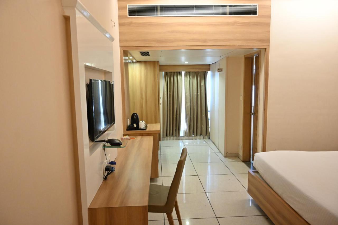 Rang Lords Inn Bharuch Экстерьер фото