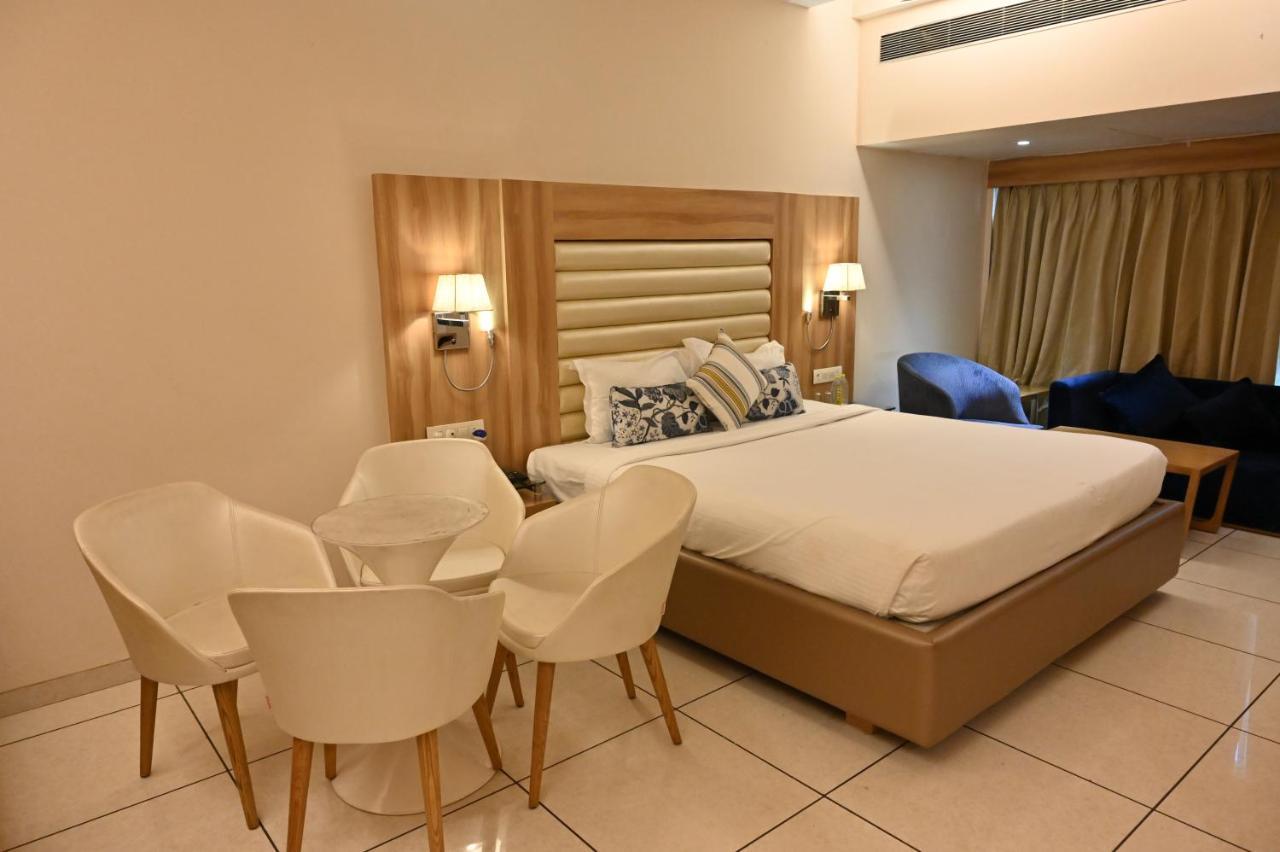 Rang Lords Inn Bharuch Экстерьер фото
