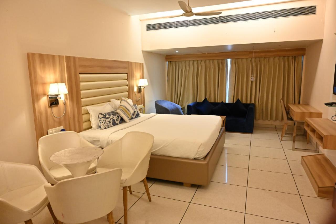 Rang Lords Inn Bharuch Экстерьер фото