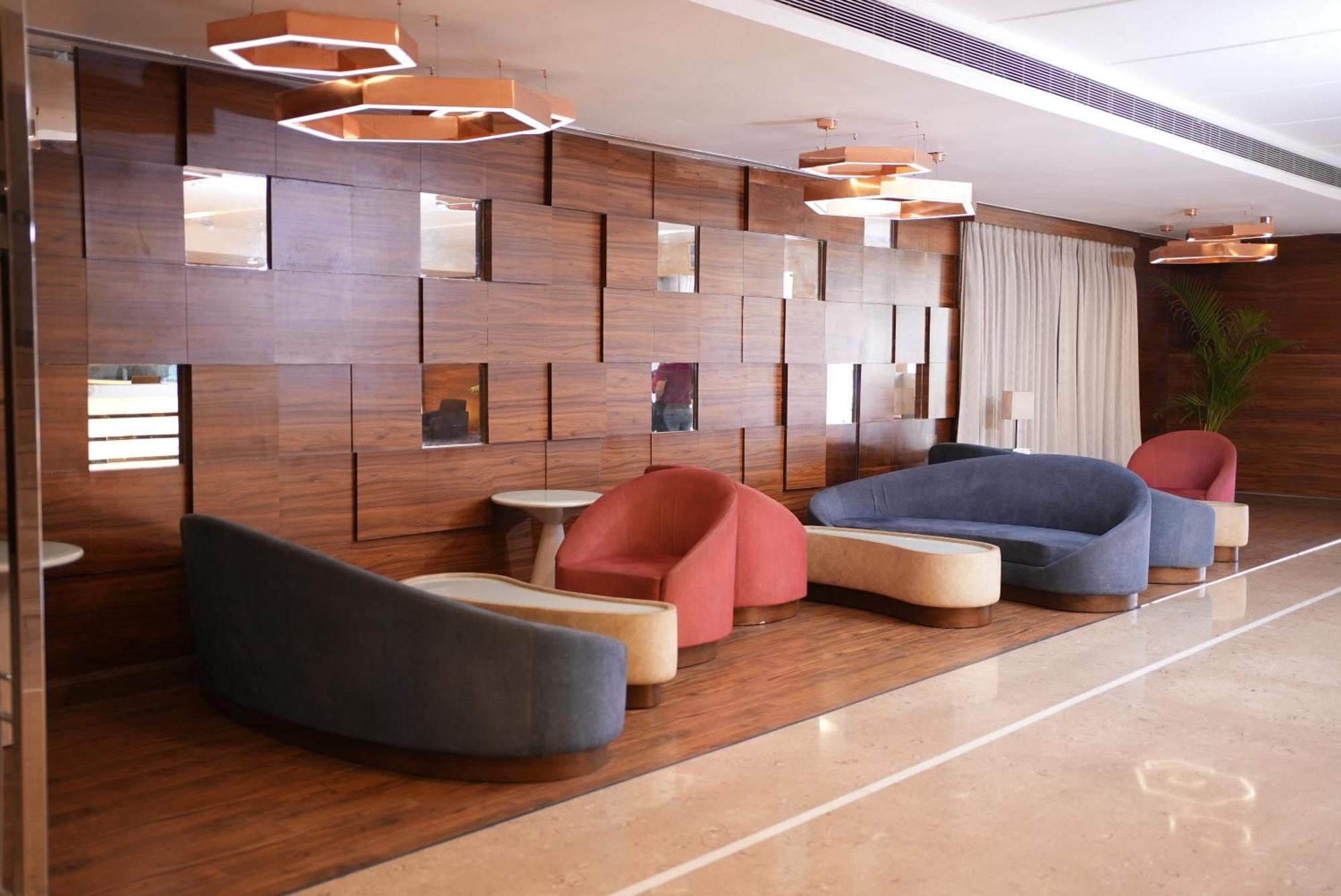 Rang Lords Inn Bharuch Экстерьер фото