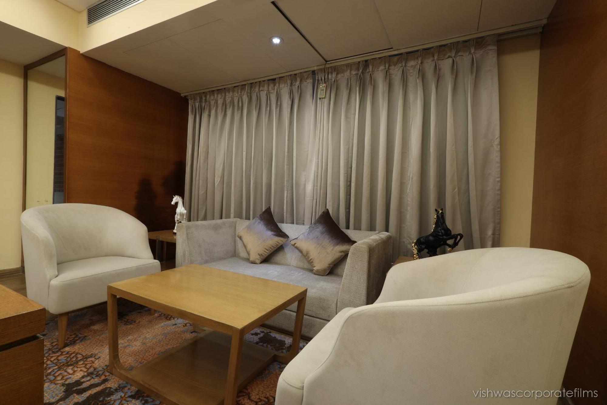 Rang Lords Inn Bharuch Экстерьер фото