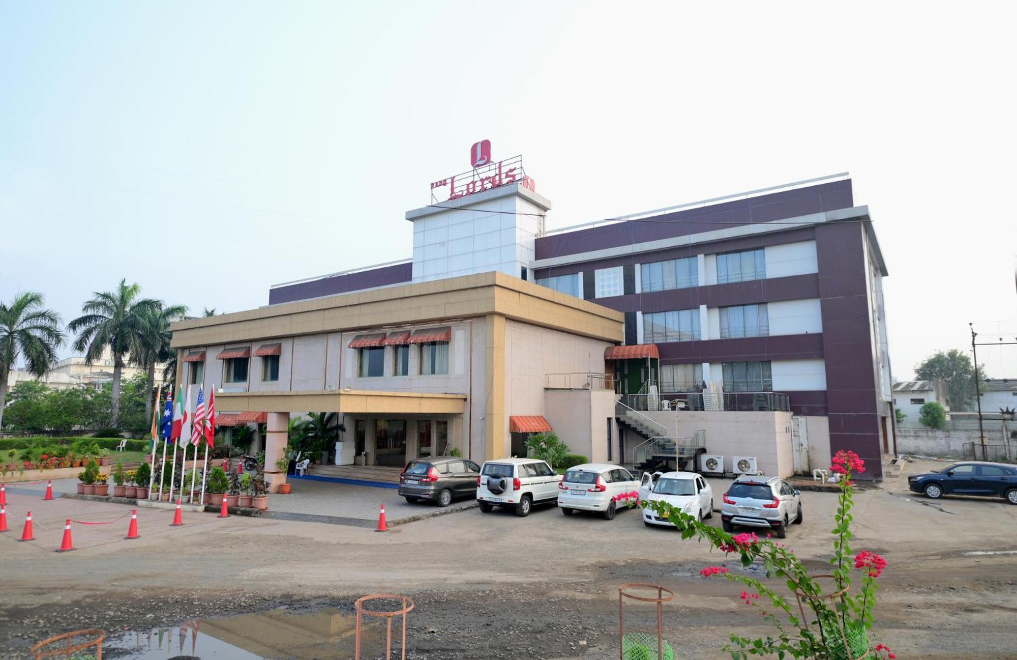 Rang Lords Inn Bharuch Экстерьер фото