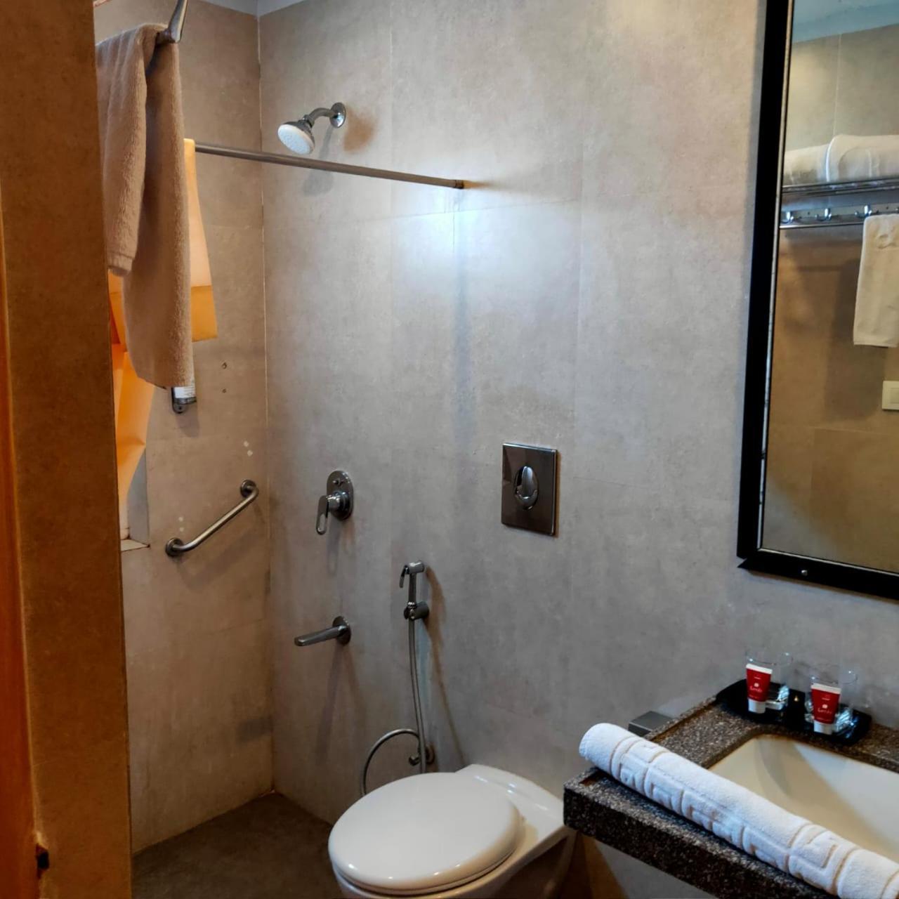 Rang Lords Inn Bharuch Экстерьер фото