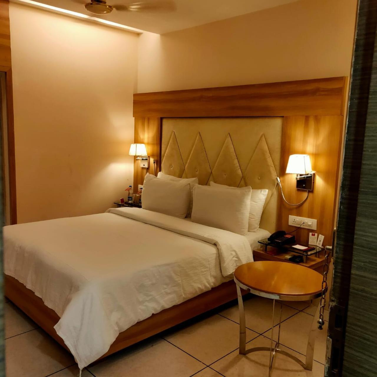 Rang Lords Inn Bharuch Экстерьер фото