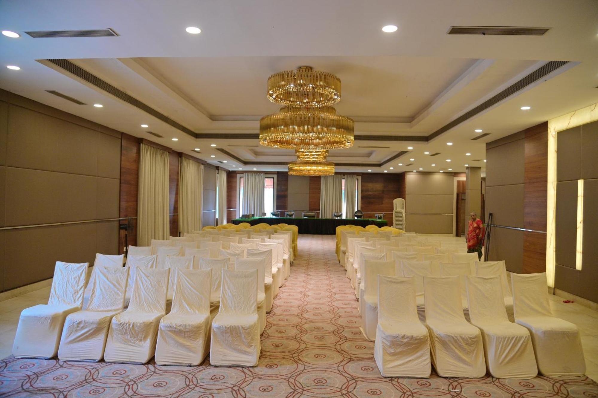 Rang Lords Inn Bharuch Экстерьер фото