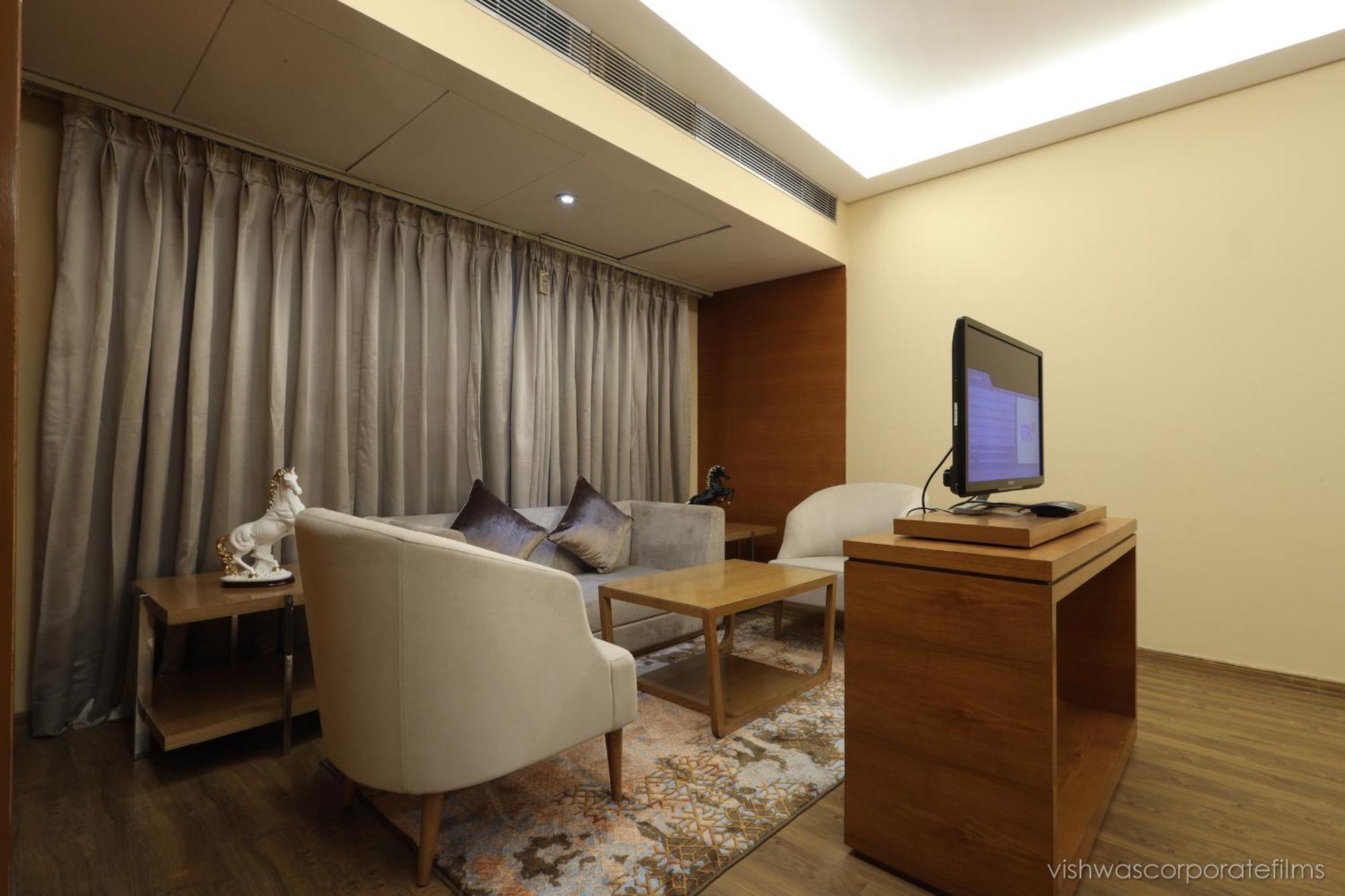 Rang Lords Inn Bharuch Экстерьер фото