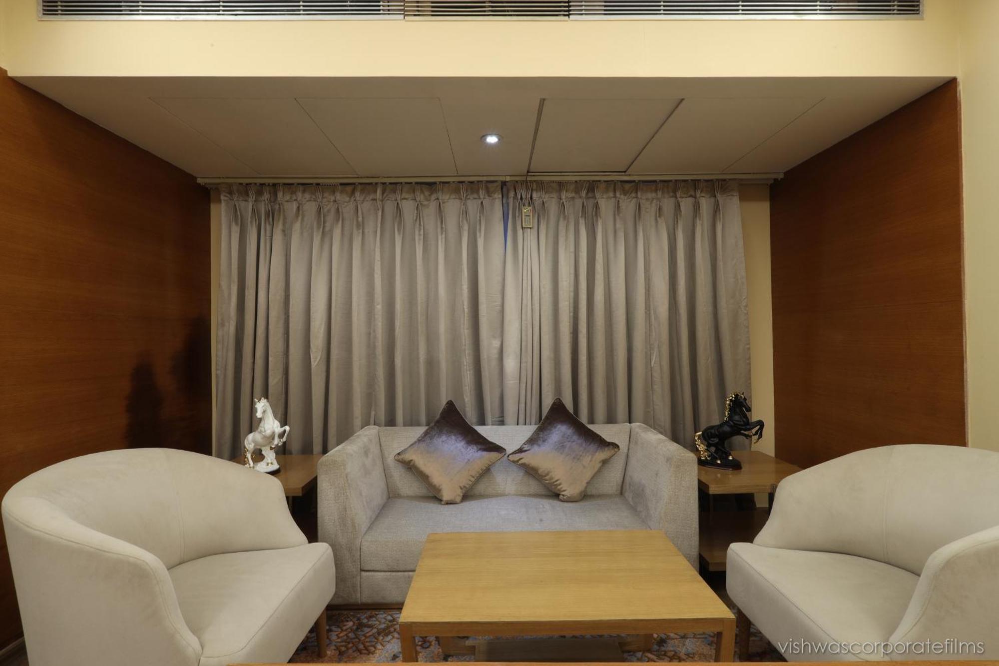 Rang Lords Inn Bharuch Экстерьер фото