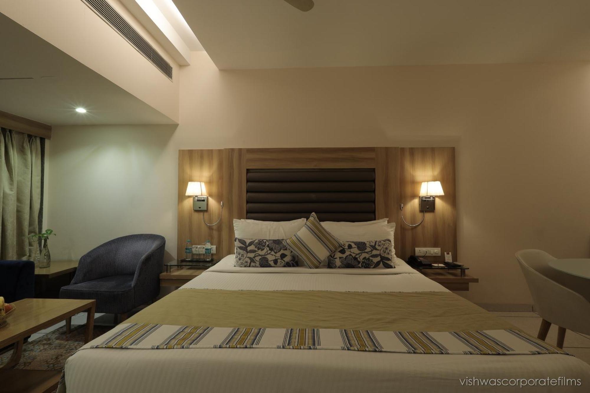 Rang Lords Inn Bharuch Экстерьер фото