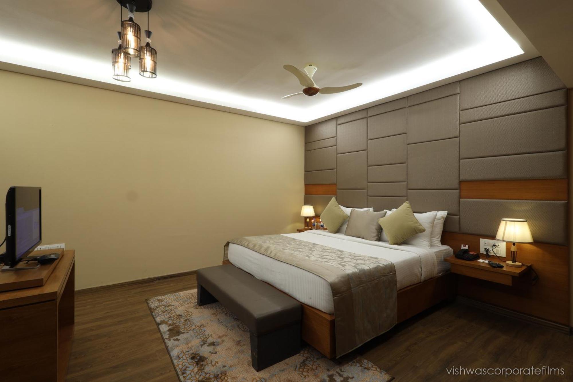 Rang Lords Inn Bharuch Экстерьер фото
