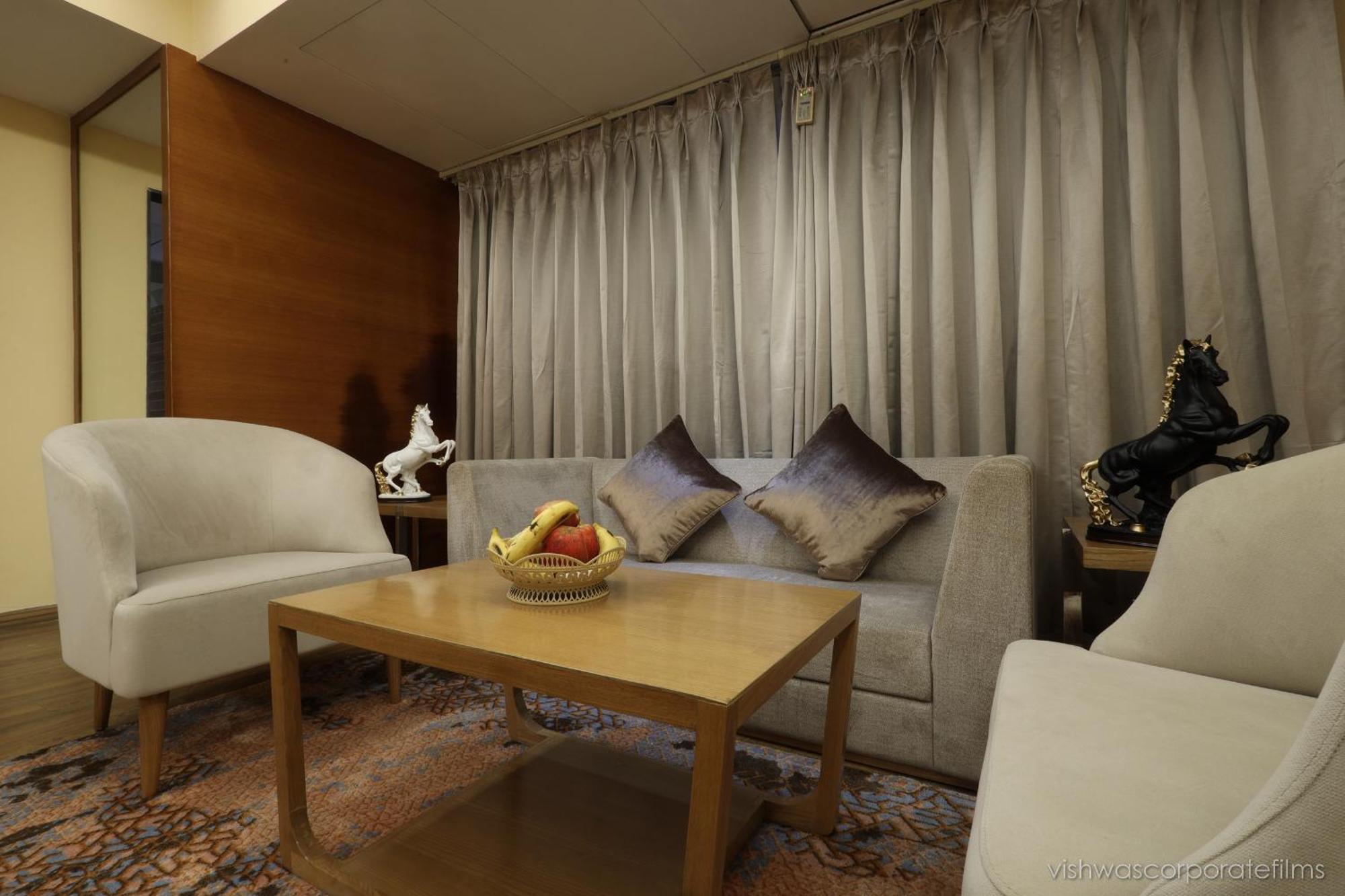 Rang Lords Inn Bharuch Экстерьер фото