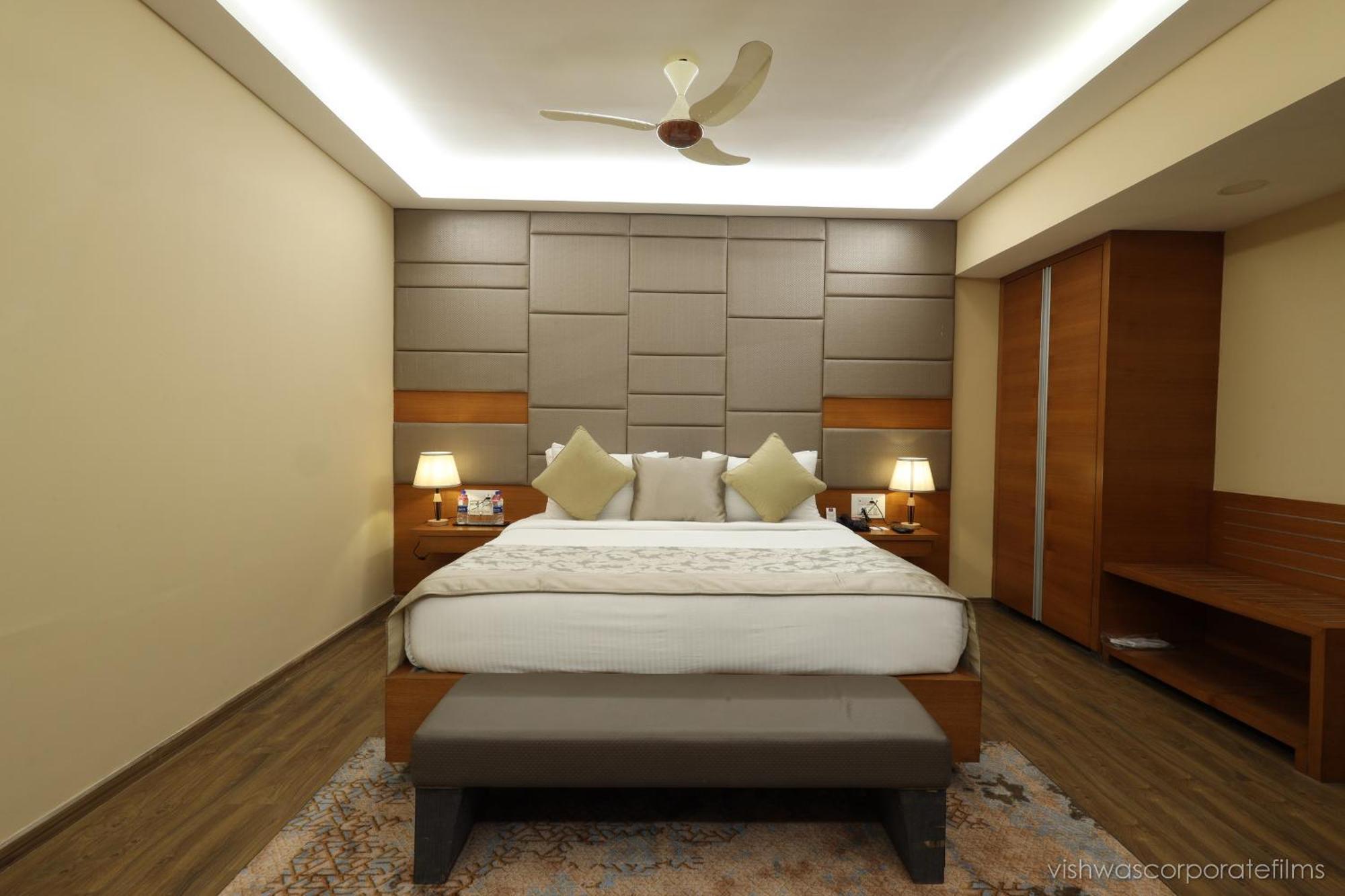 Rang Lords Inn Bharuch Экстерьер фото