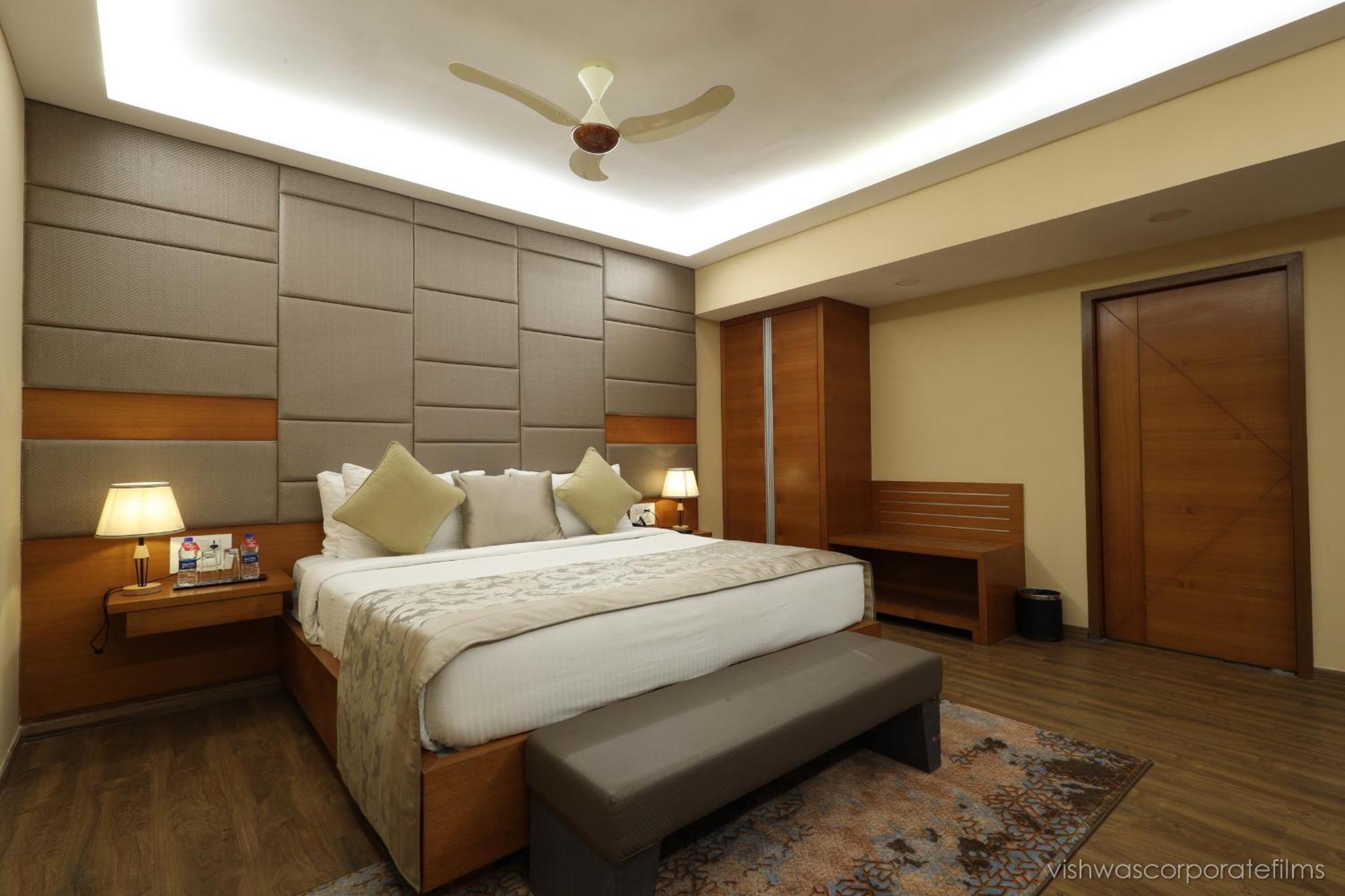 Rang Lords Inn Bharuch Экстерьер фото