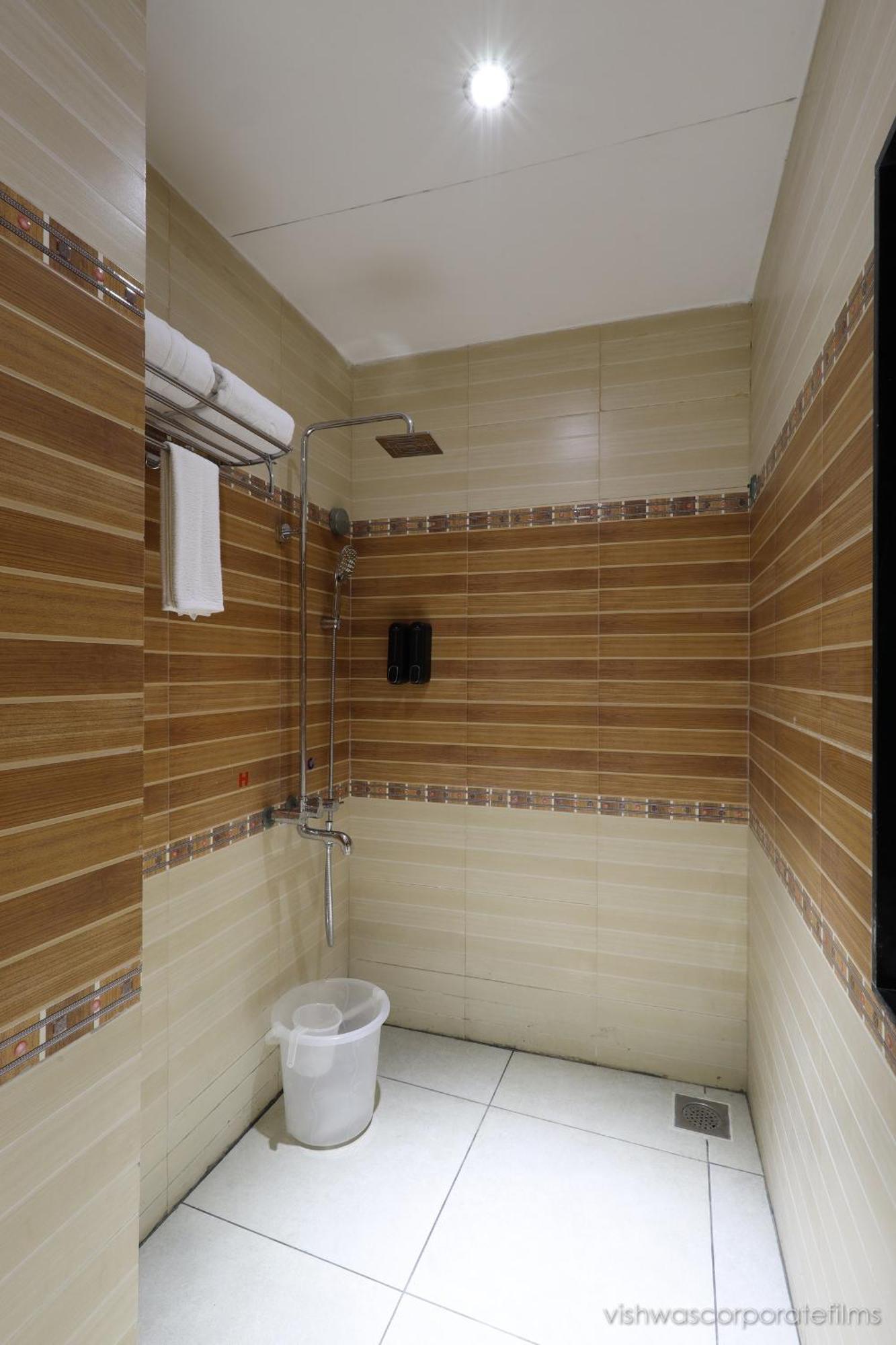 Rang Lords Inn Bharuch Экстерьер фото
