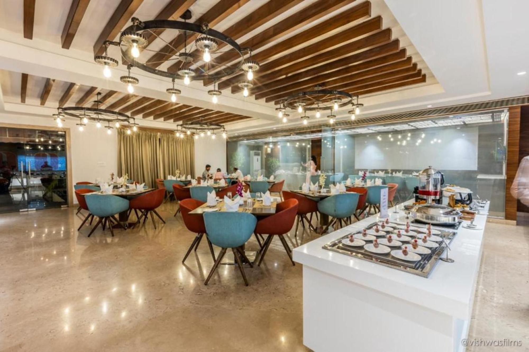 Rang Lords Inn Bharuch Экстерьер фото